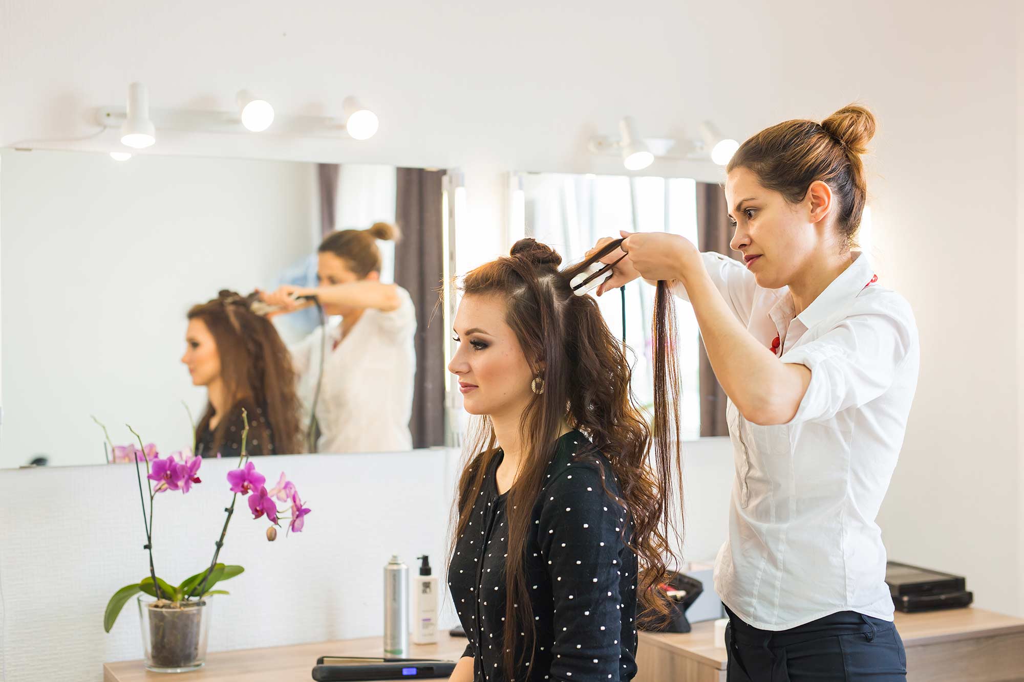Pourquoi faire appel à une coiffeuse à domicile